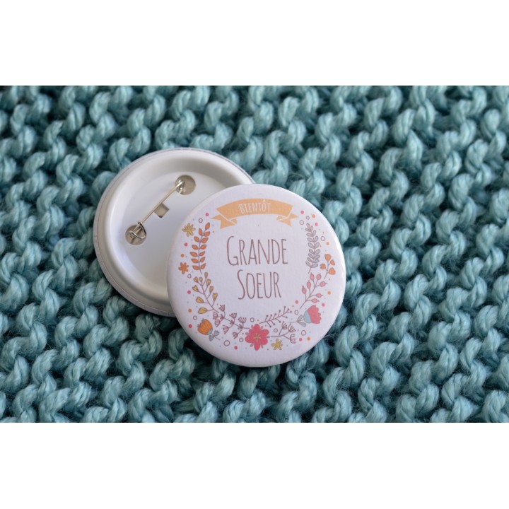 Badge Bientôt Grande Soeur - Couronne de fleurs