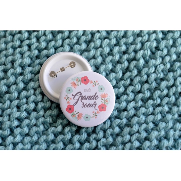 Badge couronne de fleurs avec prénom personnalisable