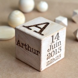Cube en bois personnalisé