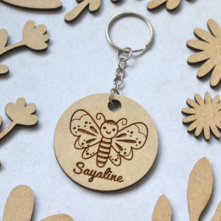Porte-clé Papillon avec prénom en bois
