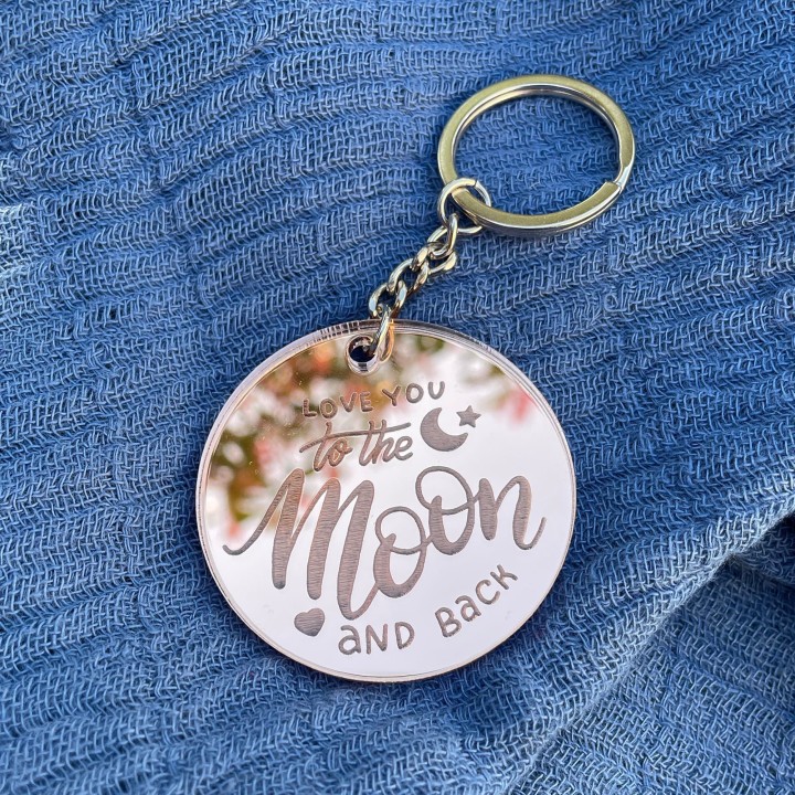 Porte-clé to the moon and back