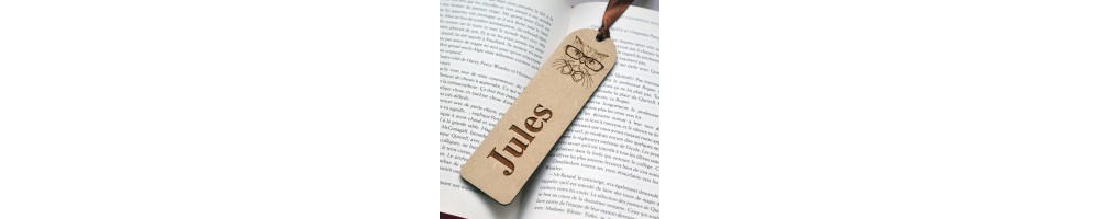 Marque-page personnalisé. Idée cadeau pour amoureux des livres.